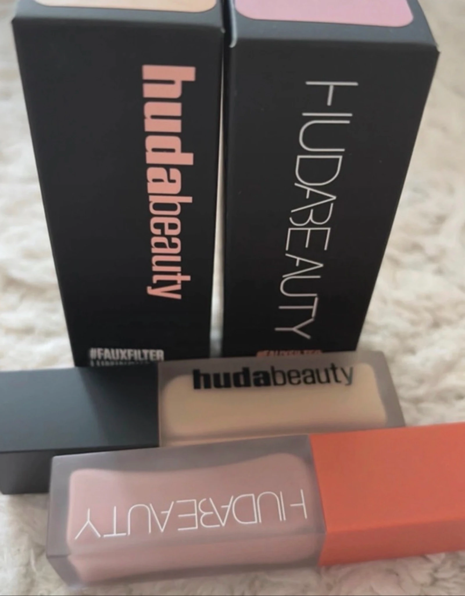 Corrector y anti ojeras Huda Beauty nuevo nunca usado – photo 2